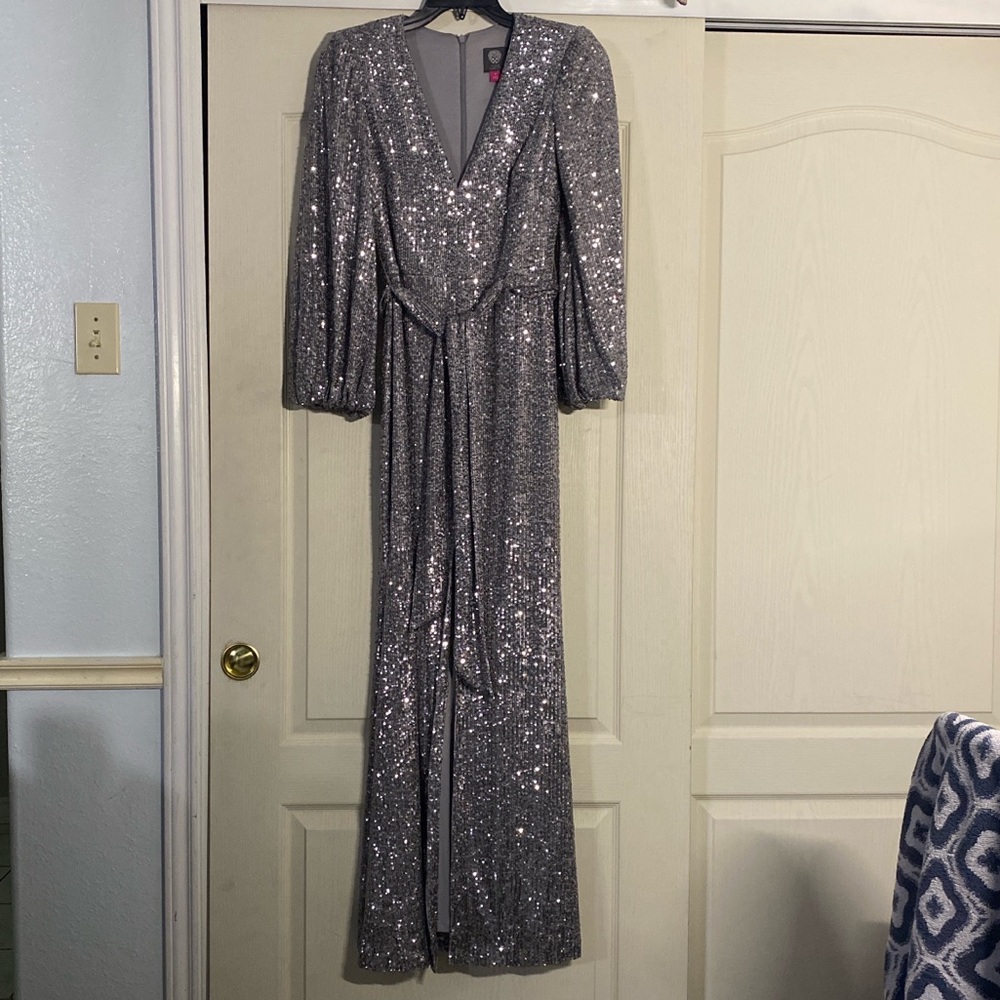 Vince camuto sparky sliver gown. SUPER CUTE
